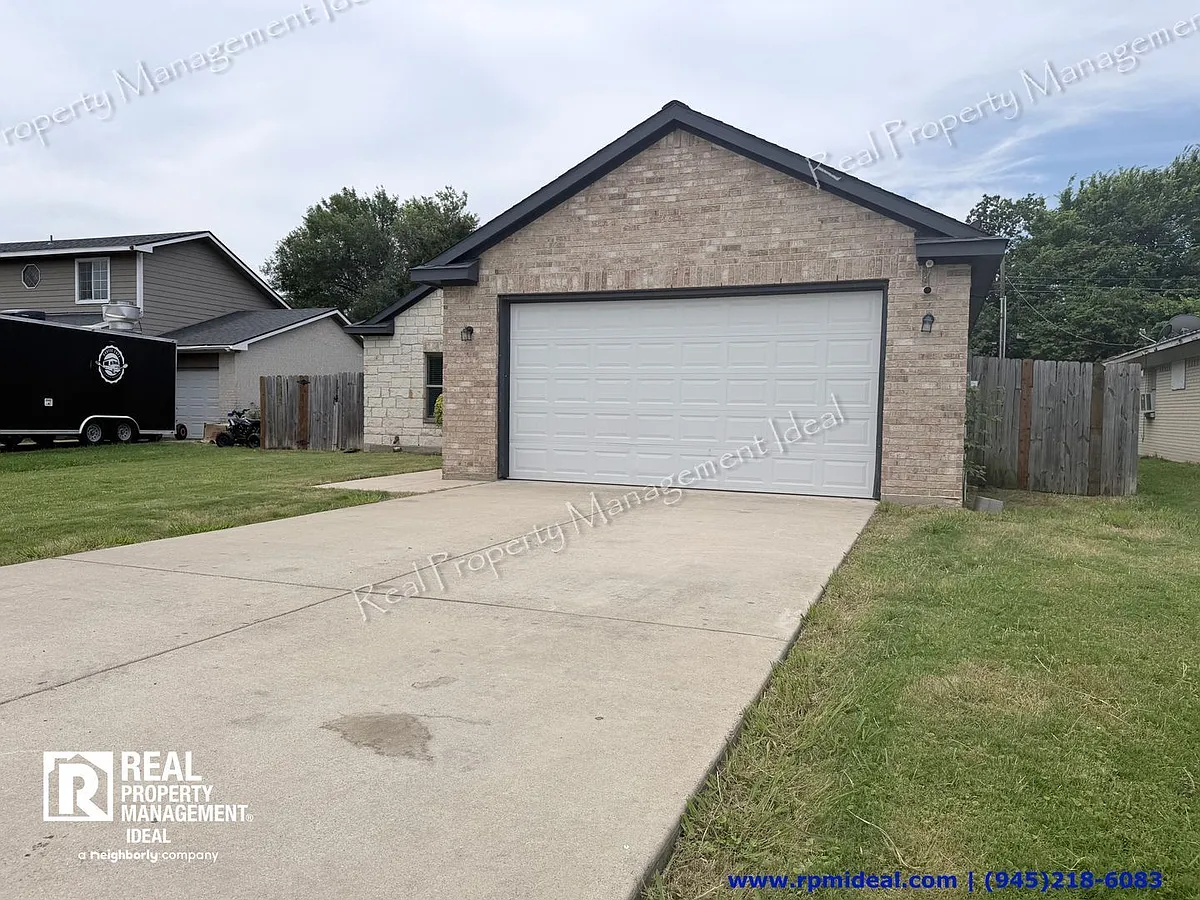 Building Photo - 4901 Rimwood Dr