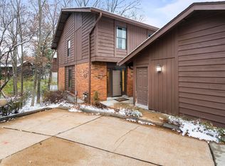 2014 Meadowtree Ln, Saint Louis, MO 63122
