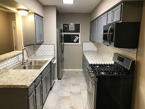 4th image of 1318 Caladium Dr
