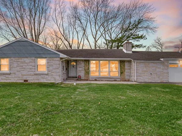 2446 Forest Park Dr, Dyer, IN 46311