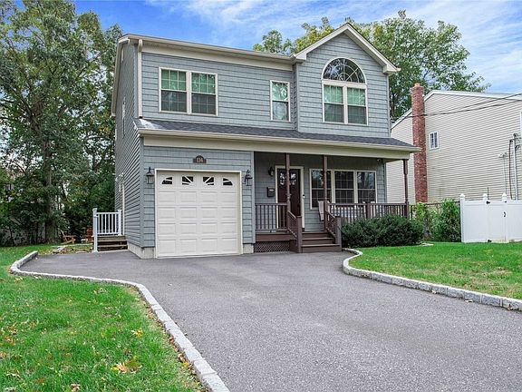 2nd image of 136 Oak St