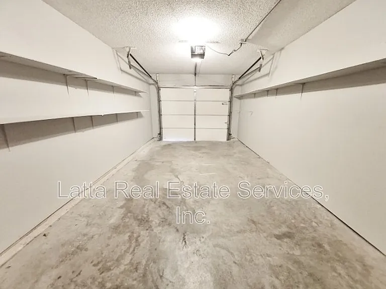 18810 E Manor Dr — Photo 12