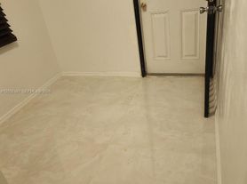 13915 NW 5th Ct, Miami, FL
