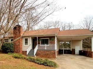 1746 Magnum Rd, Hickory, NC 28602