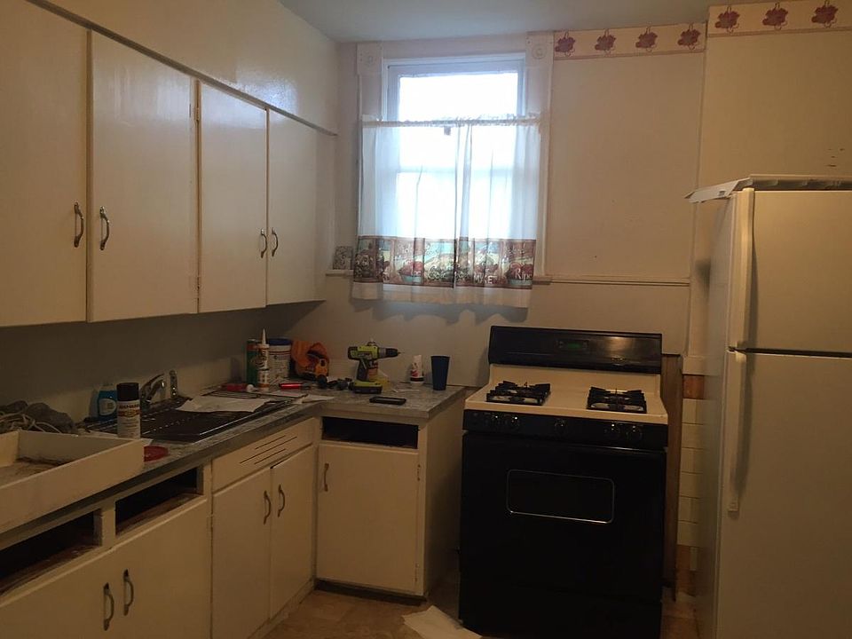 2nd image of 1322 Wabash Ave #1