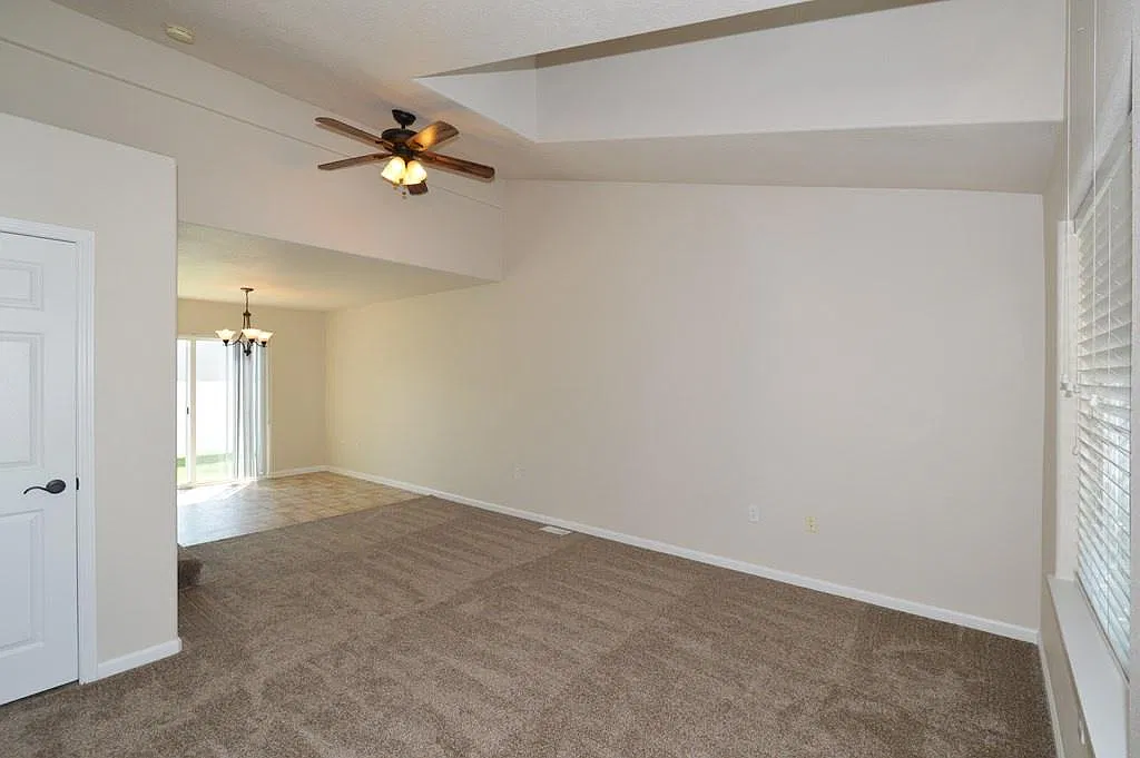 3 bed, 2.5 bath, 1700 sqft, $1,650 — Photo 2