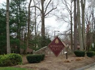 34 Wynwood Dr, Enfield, CT 06082