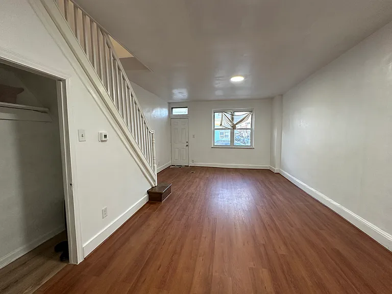 2240 Snyder Ave — Photo 7