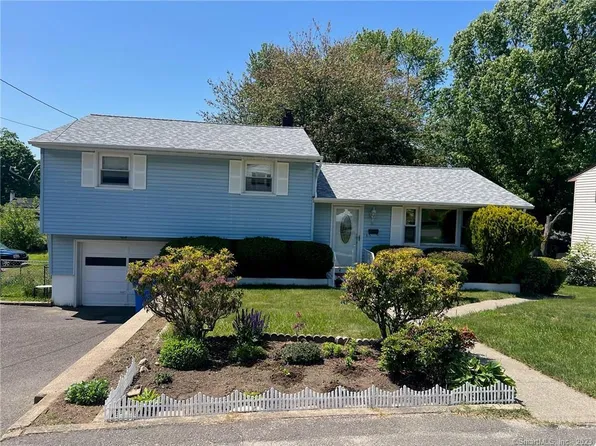 11 Windy Drive, Waterbury, CT 06705