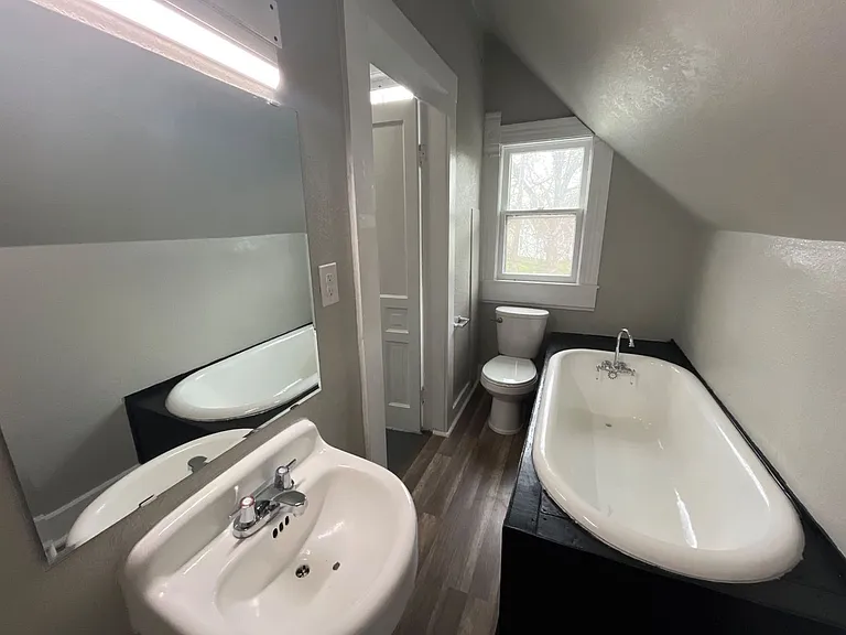 1210 W Powers St — Photo 14