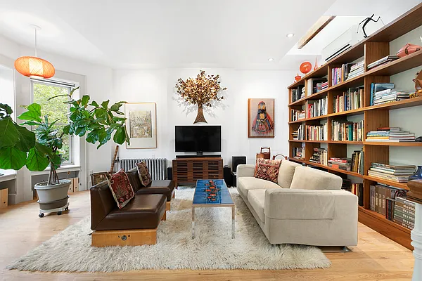 Sold by Compass | media 1
