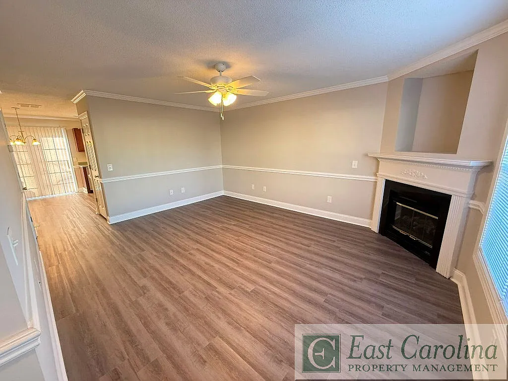 2 bed, 1.5 bath, 1088 sqft, $1,250 — Photo 2