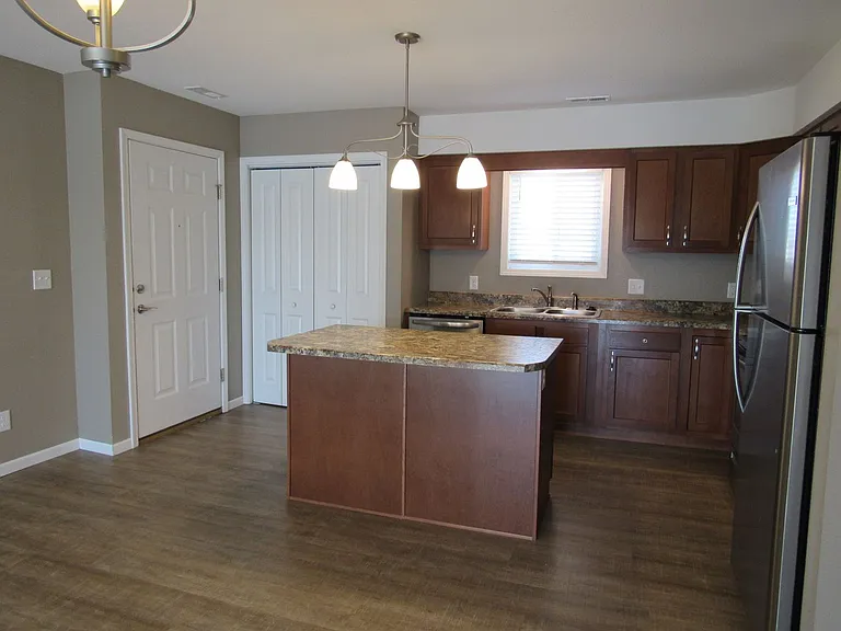 1247 Jeffries Rd — Photo 4
