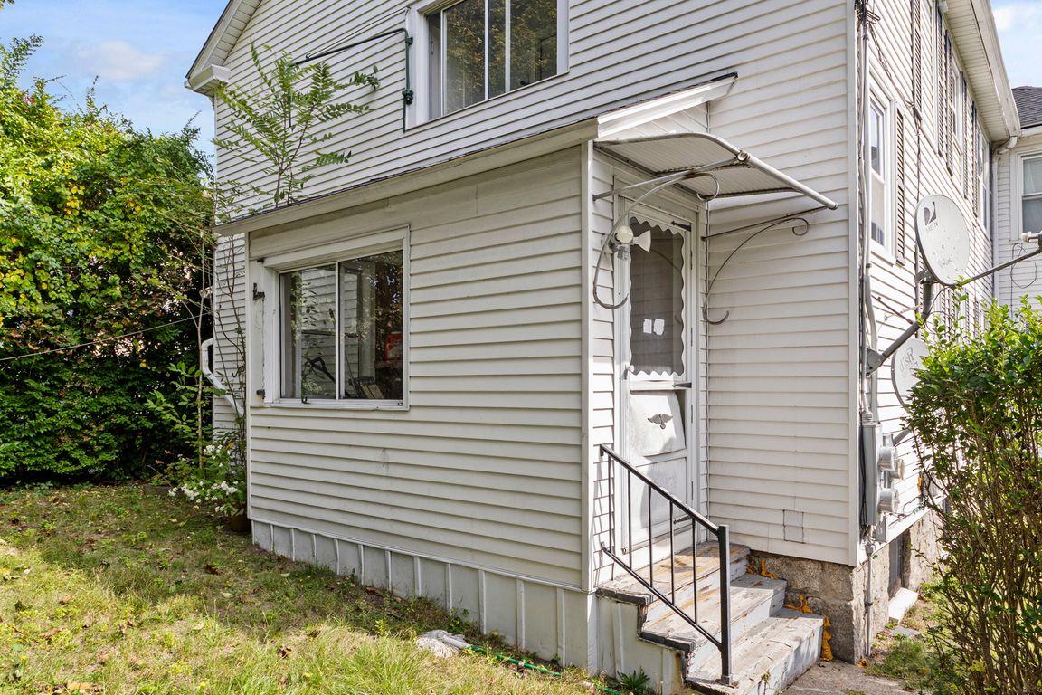 216 Providence St Worcester MA 64