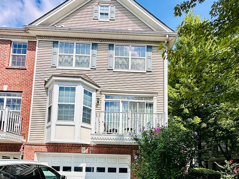 8 Carpenter Ct — Photo 16