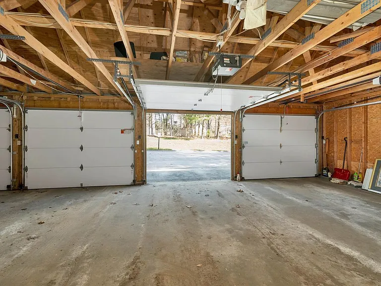 32 Suffolk Ct — Photo 35