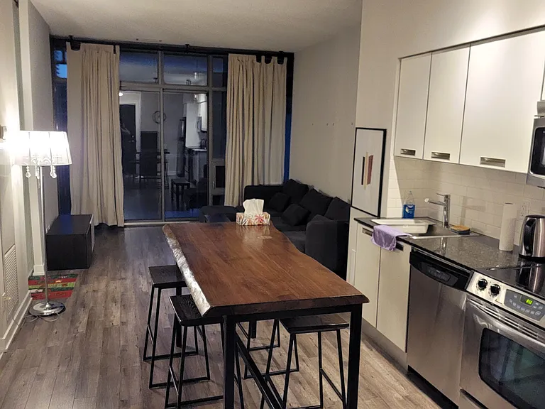 33 Charles St E #606 — Photo 2