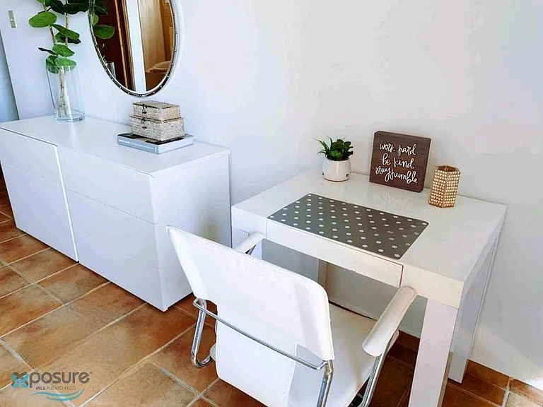 0 Sea View Suites #403 — Photo 7