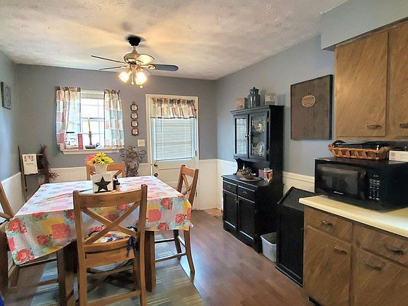 4th image of 405 Garden Park Dr