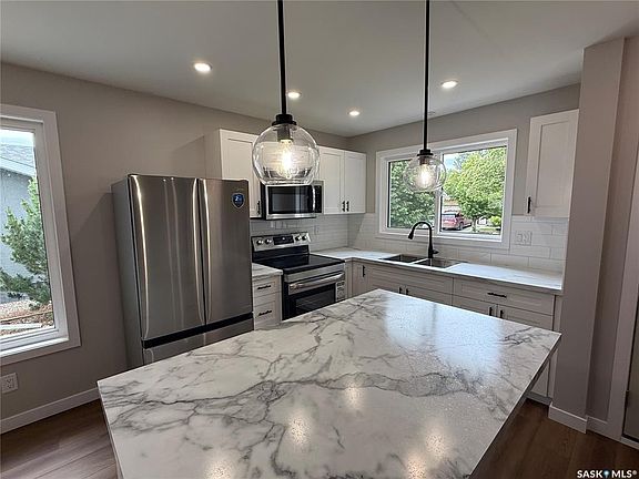 2nd image of 261 Bean CRESCENT