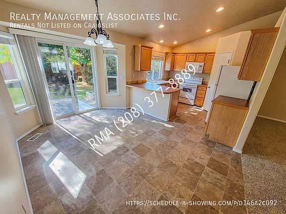 3rd image of 569 E Heritage Park St