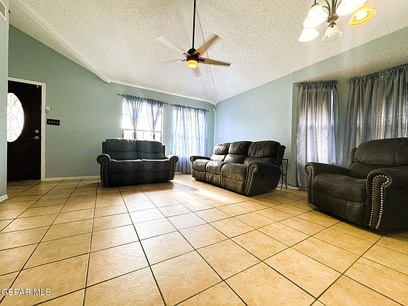 3rd image of 1037 Desierto Seco Dr