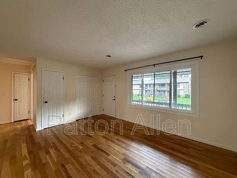 2 bed, 1.0 bath, 768 sqft, $1,250 — Photo 4