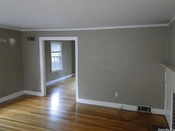 2nd image of 813 Beechwood St APT 1