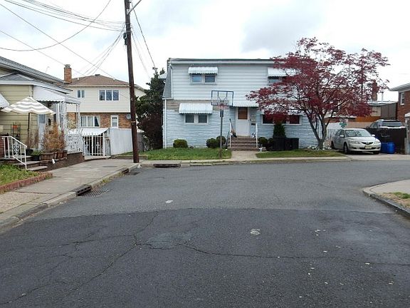 4th image of 226-228 Biltmore St