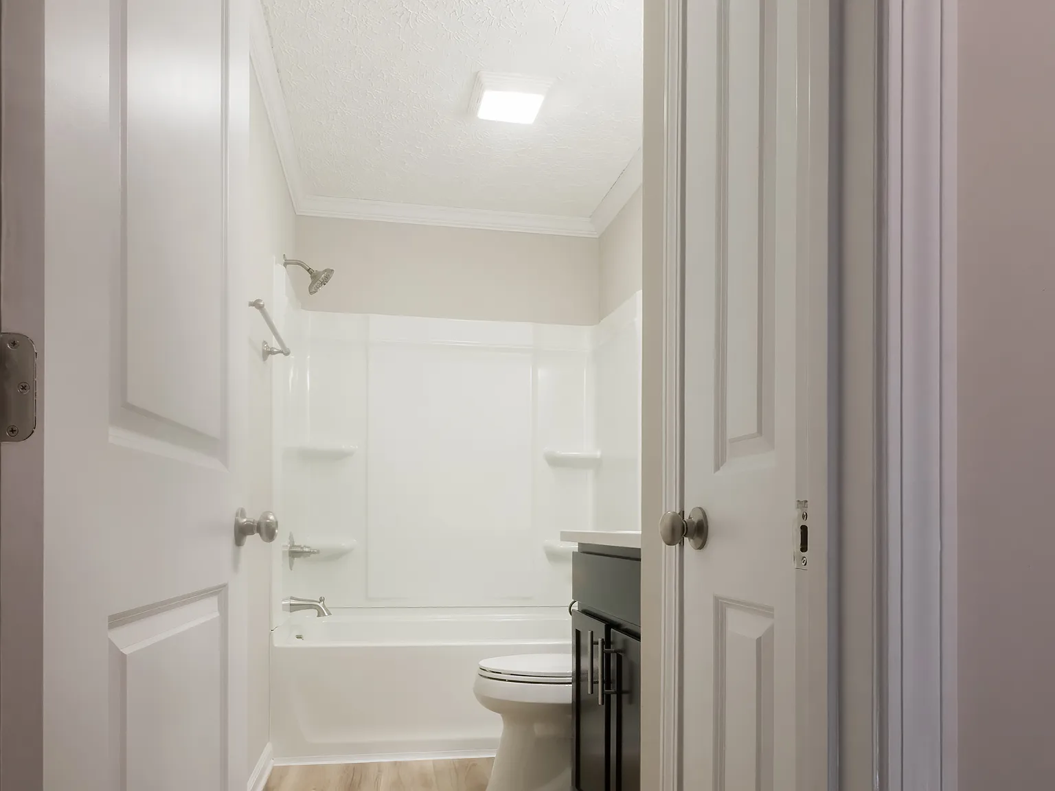 2 bed, 1.5 bath, 905 sqft, $1,300 — Photo 4