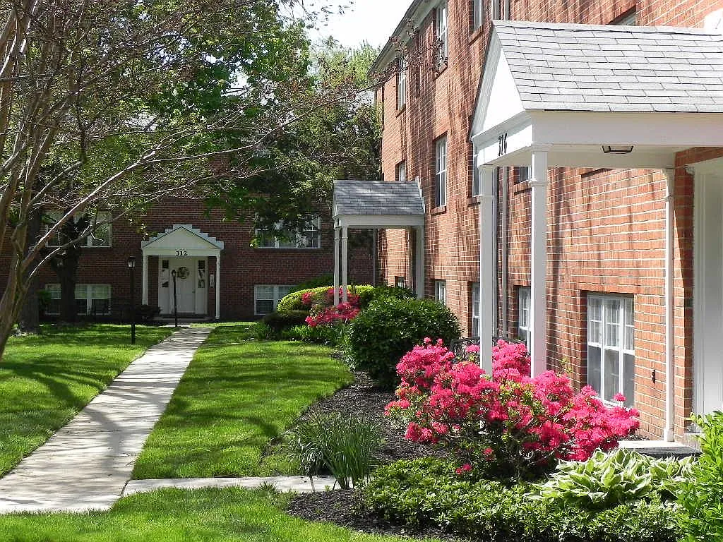 1 bed, 750 sqft, $1,350 — Photo 1