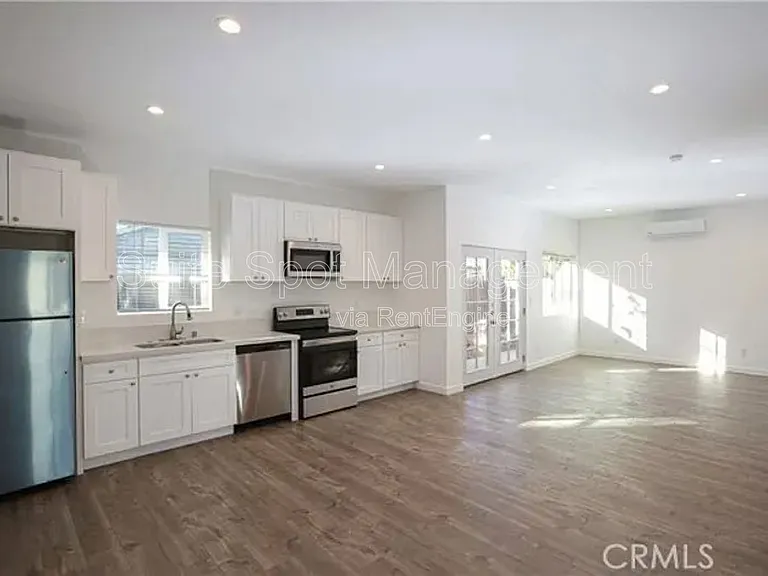 456 N Batavia St #458 — Photo 1