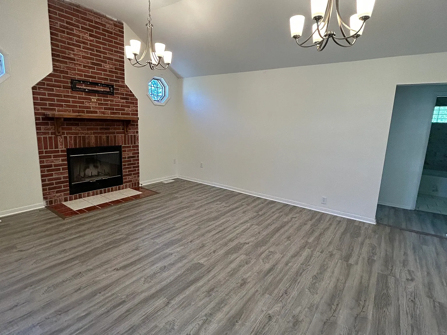 4 bed, 1276 sqft, $3,000 — Photo 2