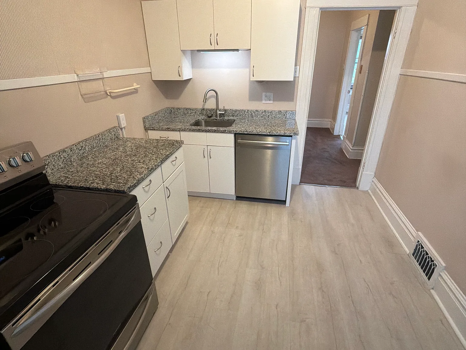 2 bed, 750 sqft, $1,325 — Photo 3