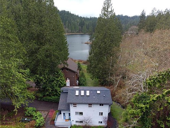 3rd image of 43 Lake Louise Dr