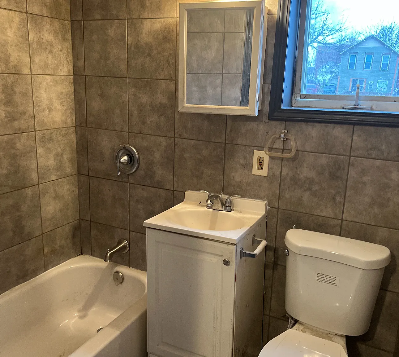 617 Clinton St — Photo 4