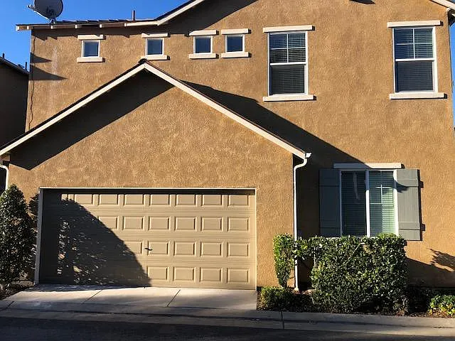 3840 Trenton Ln — Photo 2