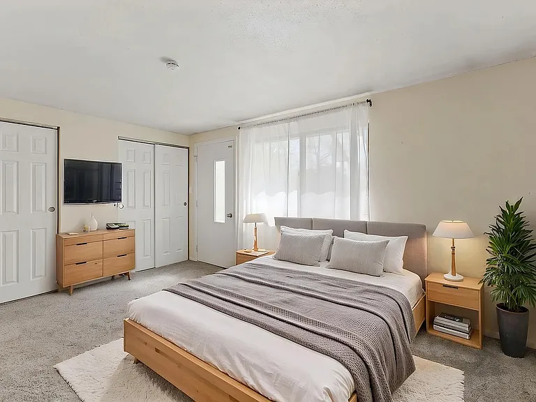 968 Greenwood Trl W — Photo 16