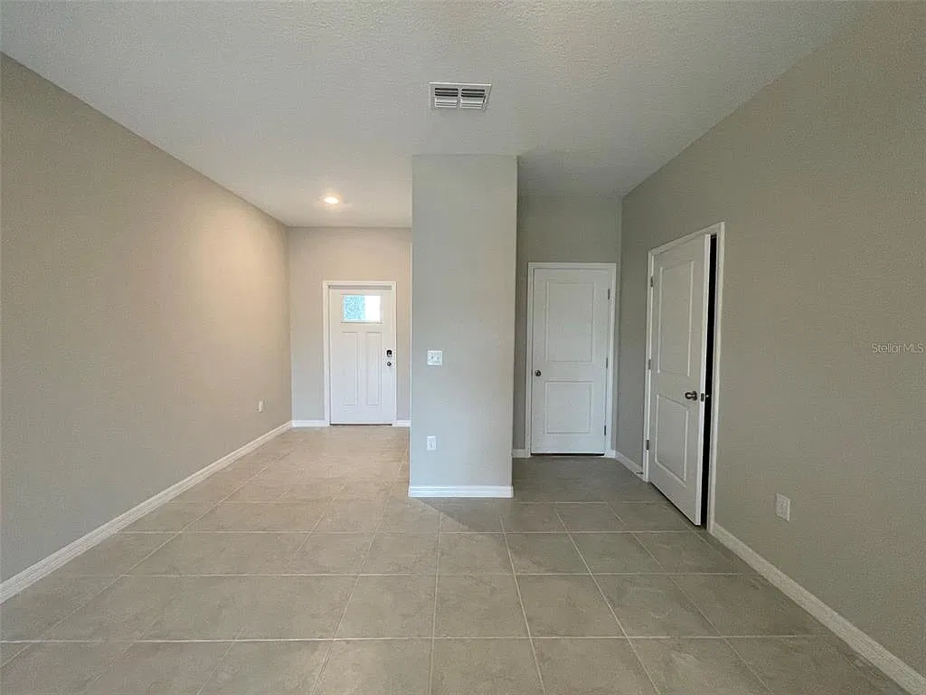 3 bed, 2.5 bath, 1634 sqft, $2,000 — Photo 3