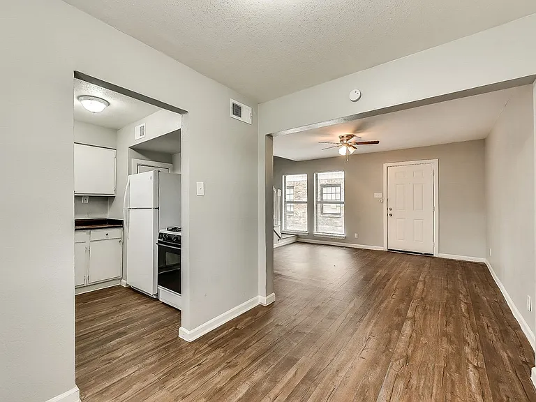 4515 E Side Ave — Photo 7