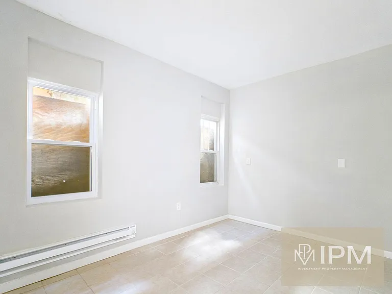 341 S 6th St — Photo 12