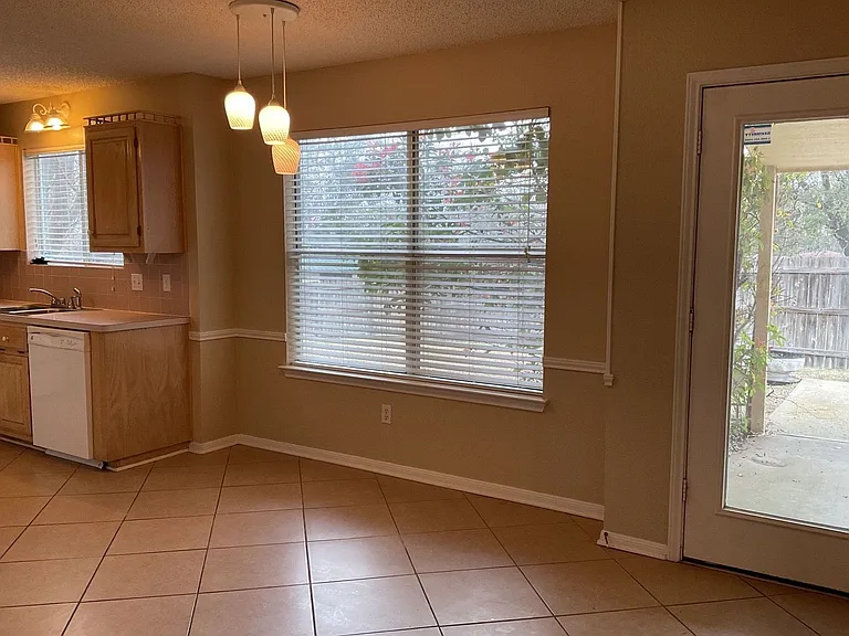 1701 Tanglewood Dr — Photo 6