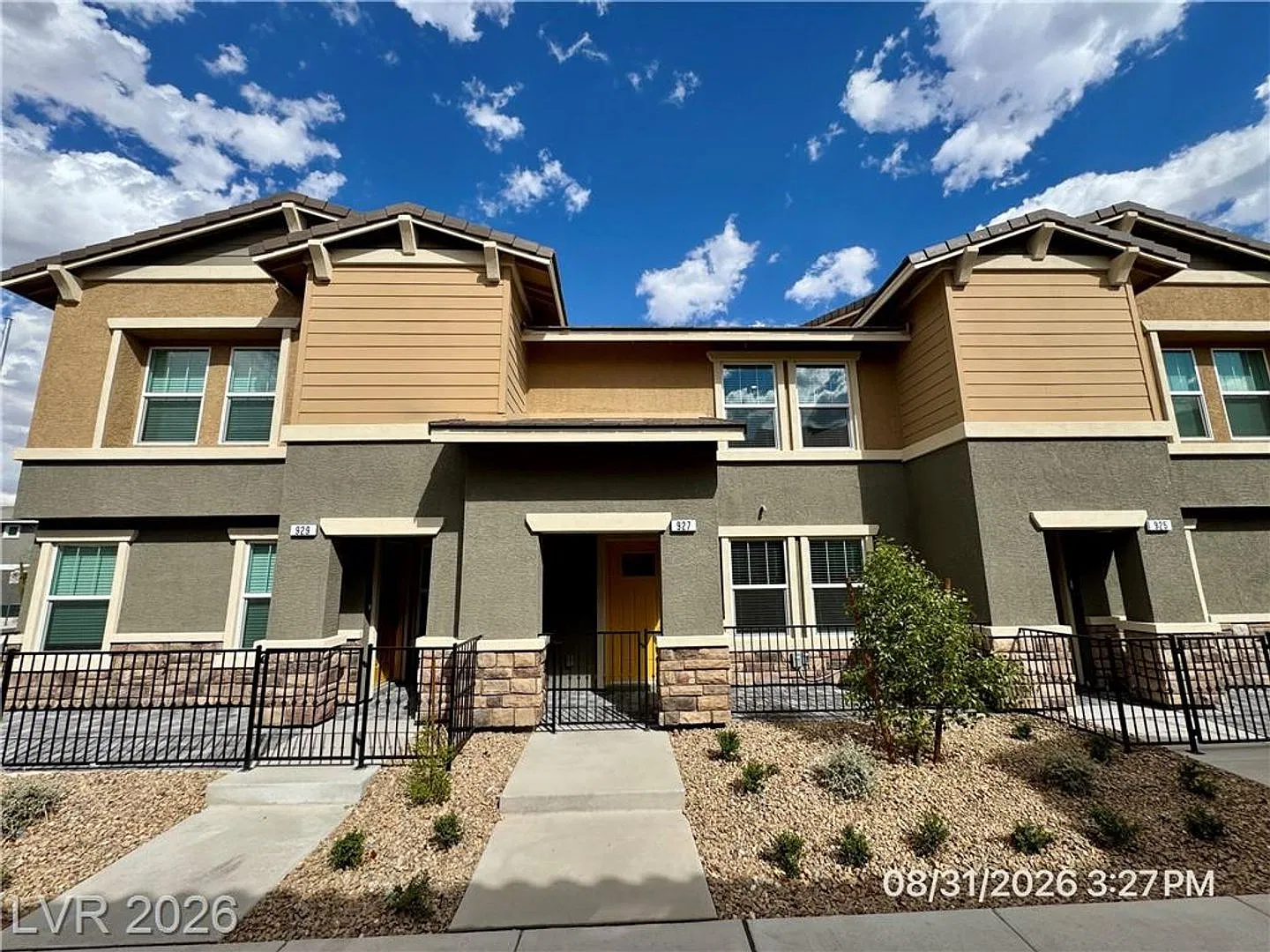 New Cadence Townhome with Quartz Kitchen & Mountain Views — Photo 1