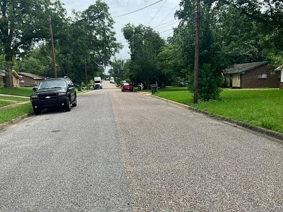 4th image of 416 Pecan Tree Dr