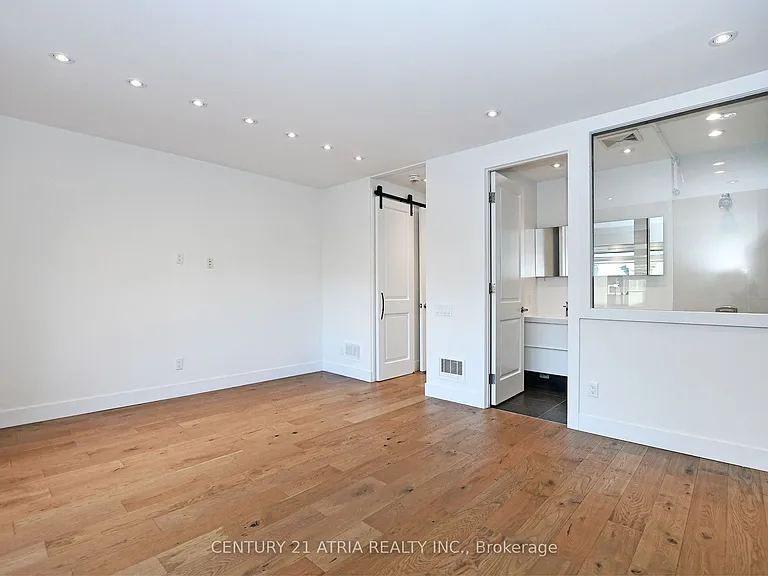 10 Palmerston Ave — Photo 28