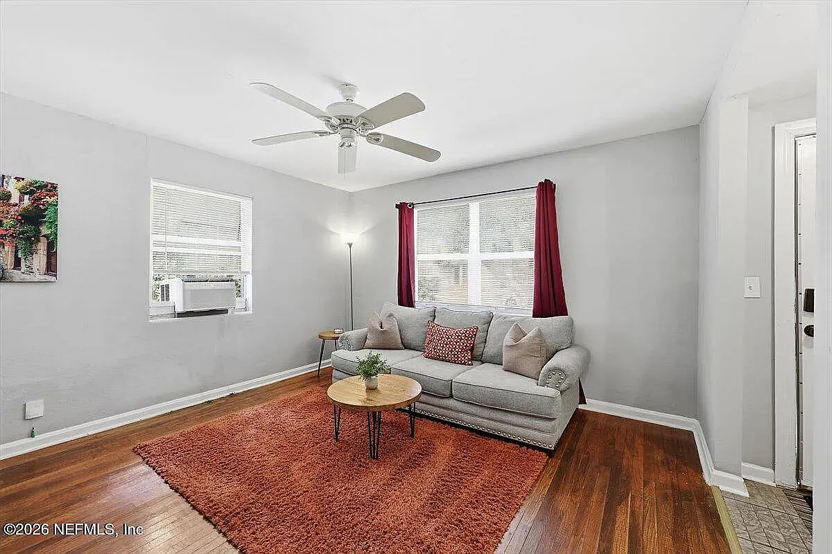 1 bed, 700 sqft, $1,100 — Photo 3
