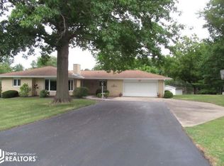 312 Hillcrest Dr, Hamilton, IL 62341