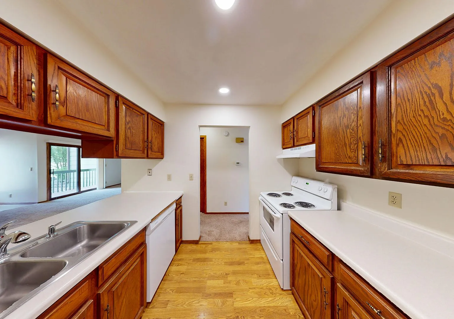 Doral Apartments — Photo 3