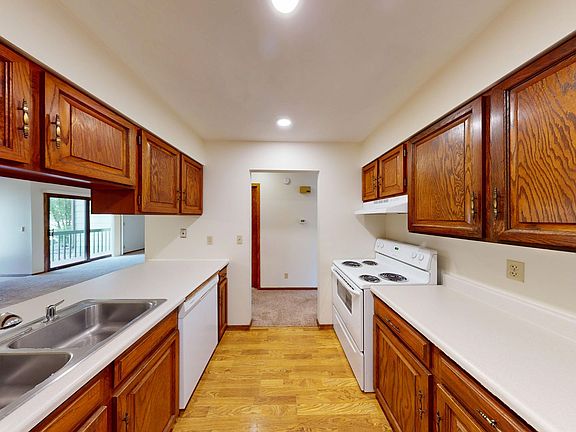 3rd image of 3900-3951 Doral Dr #3912