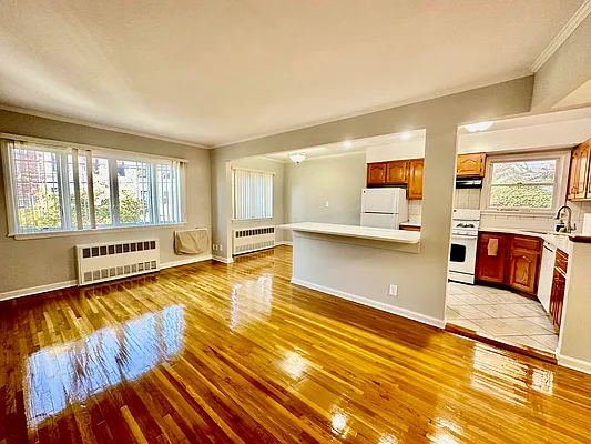 Rented by Zikos Realty Services | media 30